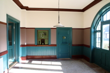 Den nymalede vestibule på St. Fuglede Station